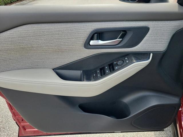 Photo of 2023 Scarlet Ember Tintcoat Nissan Rogue