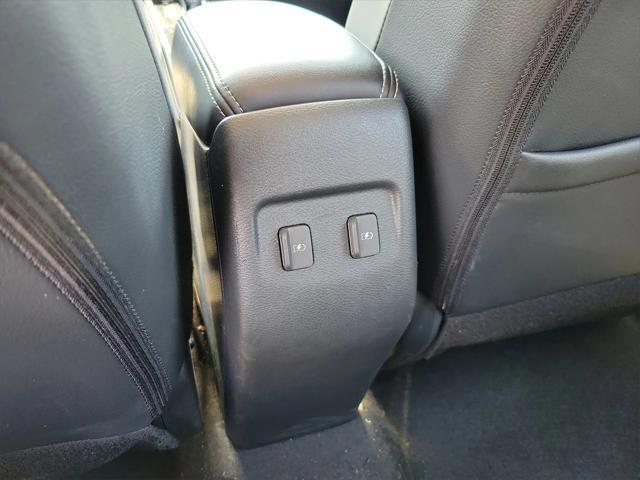 Photo of 2024 Gun Metallic Nissan Kicks