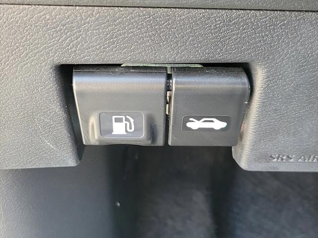 Photo of 2024 Gun Metallic Nissan Kicks