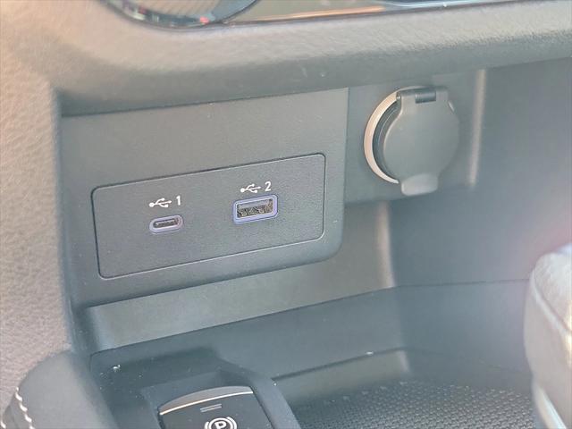 Photo of 2024 Gun Metallic Nissan Kicks