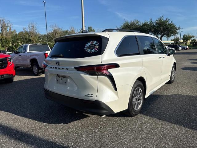 Photo of 2021 Blizzard Pearl Toyota Sienna