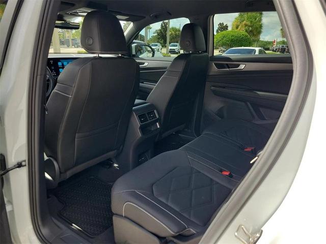 Photo of 2025 Opal White Pearl Volkswagen Atlas Cross Sport