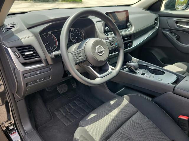 Photo of 2024 Super Black Nissan Rogue