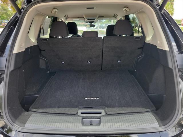 Photo of 2024 Super Black Nissan Rogue