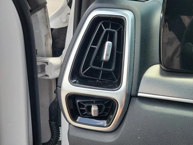 Photo of 2021 Glacial White Pearl Kia Sorento