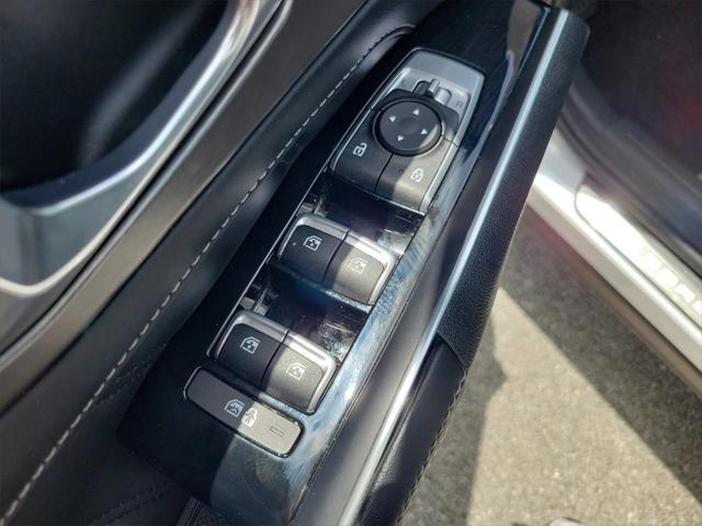 Photo of 2021 Glacial White Pearl Kia Sorento