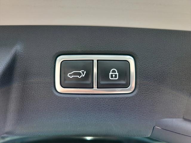 Photo of 2021 Glacial White Pearl Kia Sorento