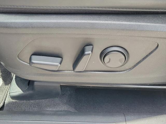 Photo of 2021 Glacial White Pearl Kia Sorento
