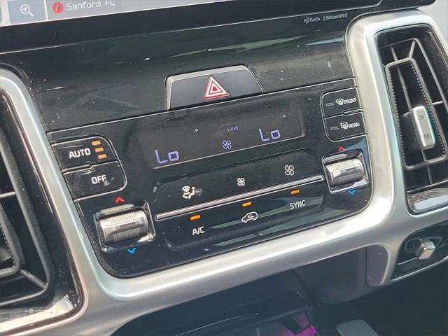 Photo of 2021 Glacial White Pearl Kia Sorento