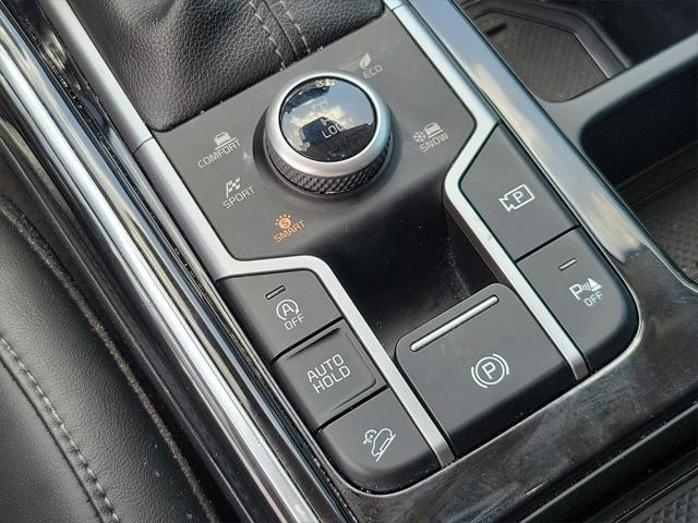 Photo of 2021 Glacial White Pearl Kia Sorento