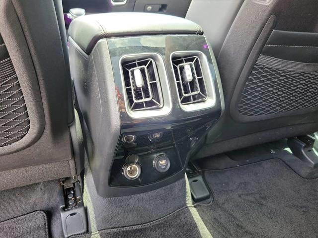 Photo of 2021 Glacial White Pearl Kia Sorento