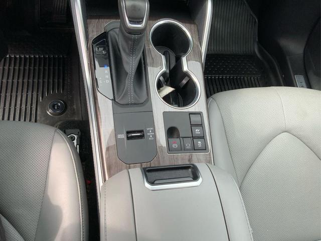 Photo of 2024 Celestial Silver Metallic Toyota Highlander Hybrid