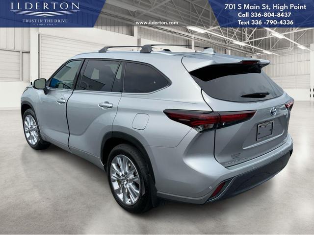 Photo of 2024 Celestial Silver Metallic Toyota Highlander Hybrid