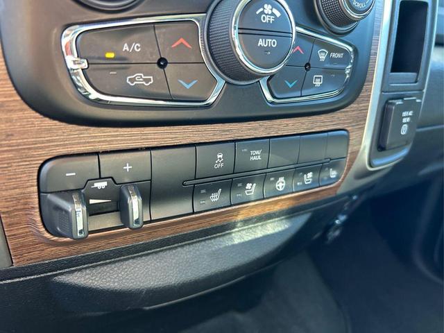 Photo of 2017 Brilliant Black Crystal Pearlcoat RAM 1500