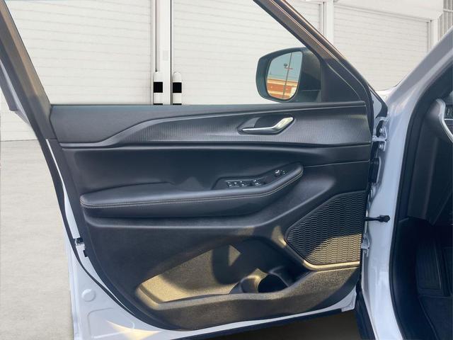 Photo of 2025 Bright White Clearcoat Jeep Grand Cherokee L