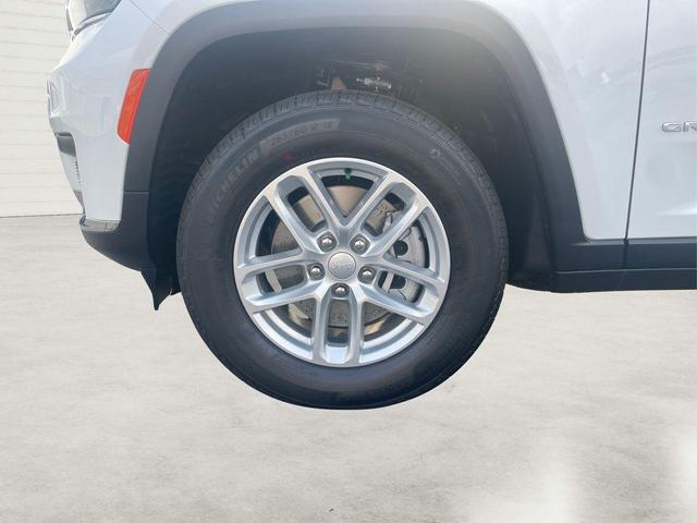 Photo of 2025 Bright White Clearcoat Jeep Grand Cherokee L