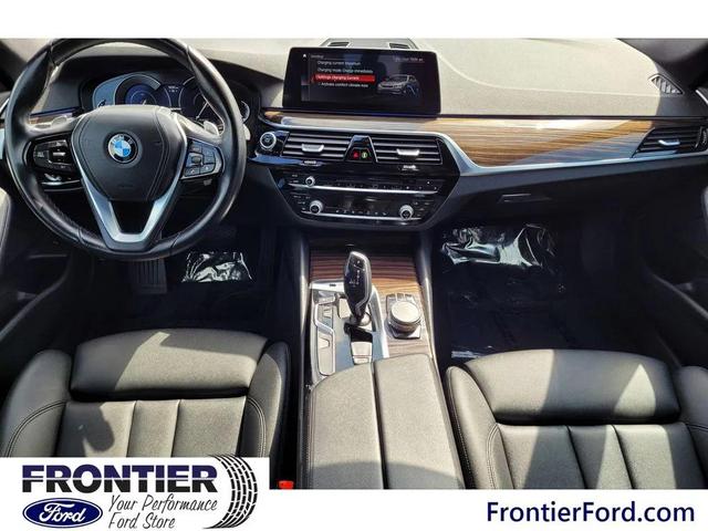 Photo of 2019 Jet Black BMW 530e