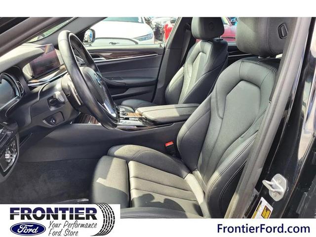 Photo of 2019 Jet Black BMW 530e