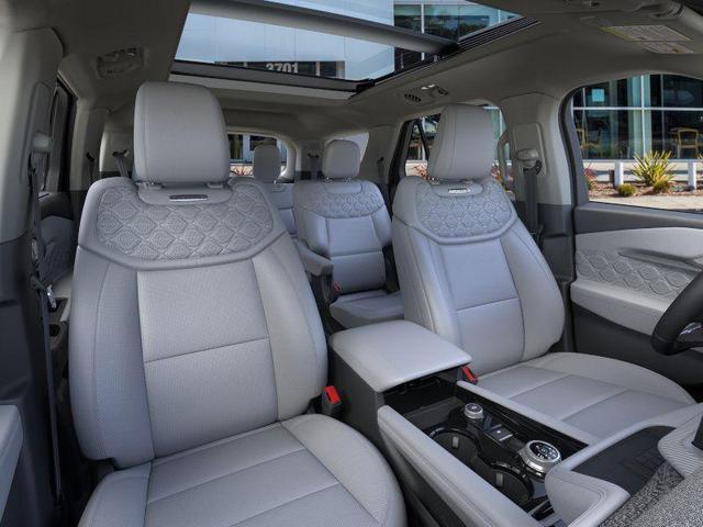 Photo of 2025 Star White Metallic Tri-Coat Ford Explorer
