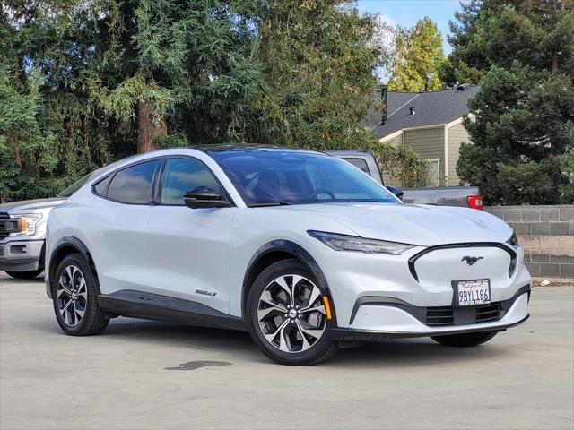 Photo of 2022 White Metallic Ford Mustang Mach-E