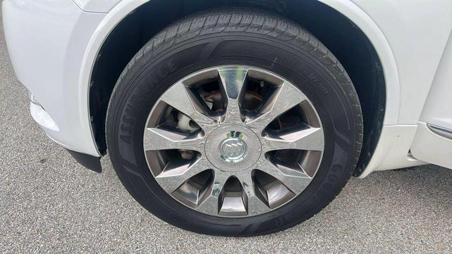 Photo of 2017 White Frost Tricoat Buick Enclave