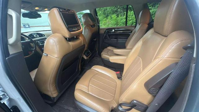 Photo of 2017 White Frost Tricoat Buick Enclave