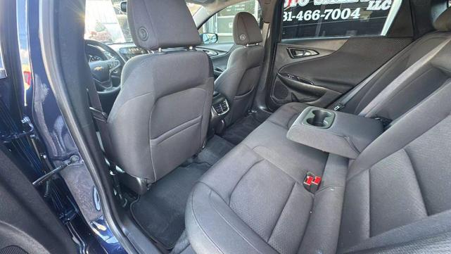 Photo of 2018 Blue Velvet Metallic Chevrolet Malibu