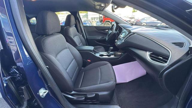 Photo of 2018 Blue Velvet Metallic Chevrolet Malibu