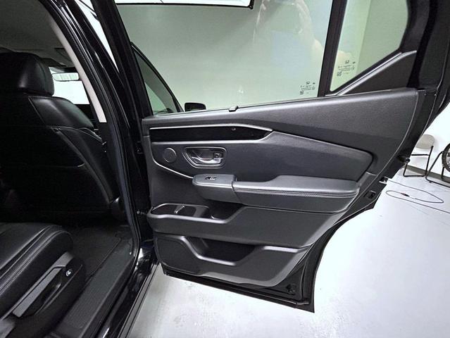 Photo of 2024 Crystal Black Pearl Honda Pilot