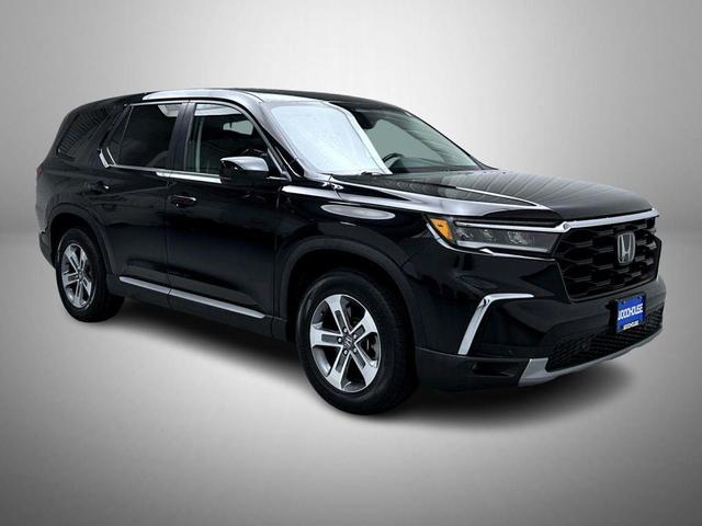 Photo of 2024 Crystal Black Pearl Honda Pilot