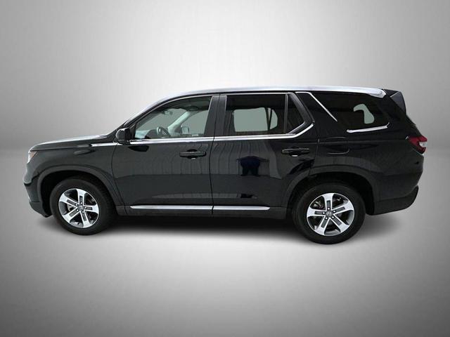Photo of 2024 Crystal Black Pearl Honda Pilot