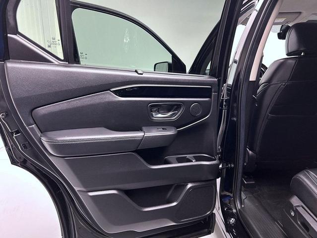 Photo of 2024 Crystal Black Pearl Honda Pilot