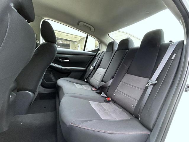 Photo of 2025 Aspen White Tricoat/Super Black Nissan Sentra