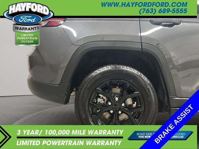 Photo of 2025 Metallic Jeep Grand Cherokee