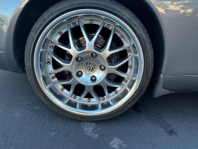 Photo of 2001 Gray Porsche 911
