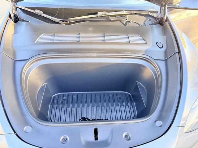 Photo of 2022 Gray Tesla Model Y