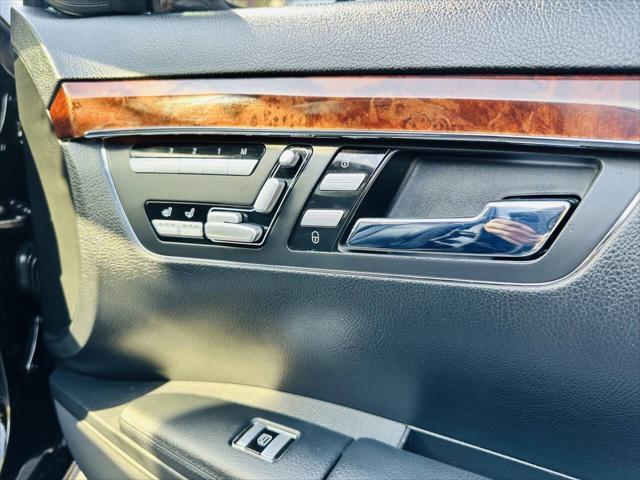 Photo of 2008 Black Mercedes-Benz S-Class