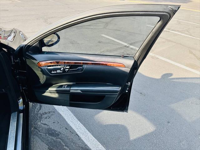 Photo of 2008 Black Mercedes-Benz S-Class