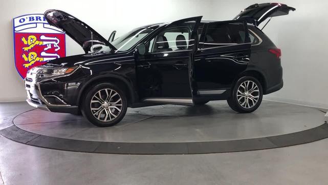 Photo of 2017 Labrador Black Pearl Mitsubishi Outlander