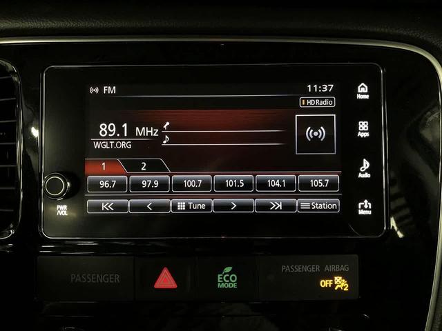 Photo of 2017 Labrador Black Pearl Mitsubishi Outlander