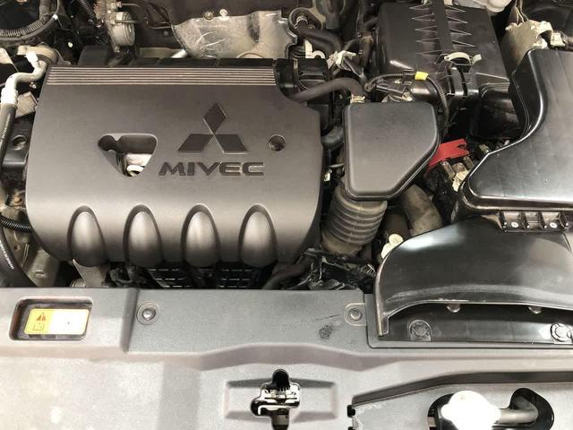 Photo of 2017 Labrador Black Pearl Mitsubishi Outlander