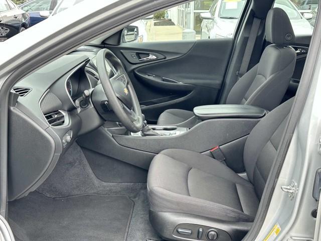 Photo of 2022 Silver Ice Metallic Chevrolet Malibu