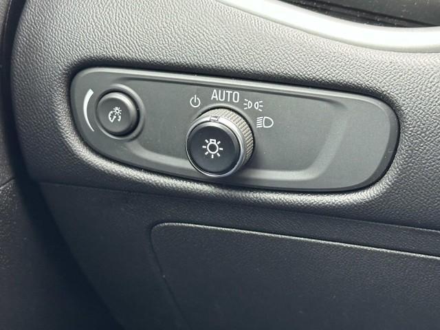 Photo of 2022 Silver Ice Metallic Chevrolet Malibu