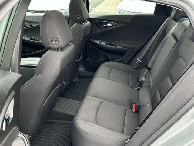 Photo of 2022 Silver Ice Metallic Chevrolet Malibu