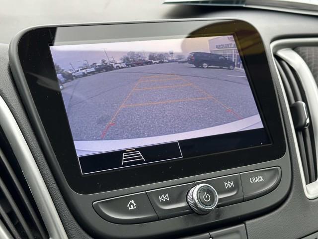 Photo of 2022 Silver Ice Metallic Chevrolet Malibu