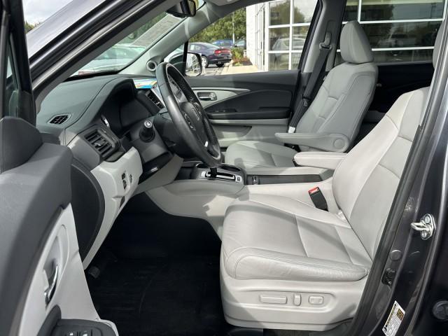 Photo of 2017 Modern Steel Metallic Honda Pilot