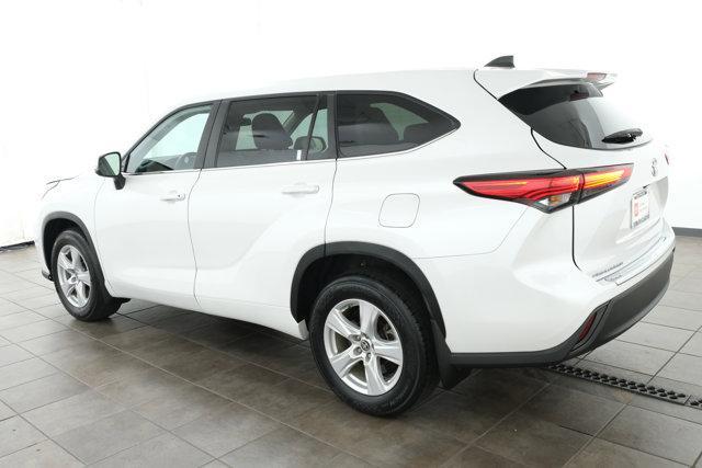 Photo of 2023 Wind Chill Pearl Toyota Highlander