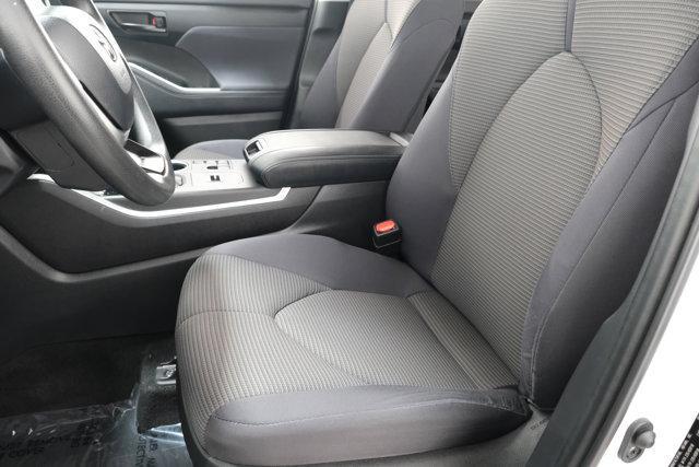 Photo of 2023 Wind Chill Pearl Toyota Highlander