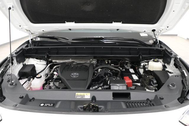 Photo of 2023 Wind Chill Pearl Toyota Highlander