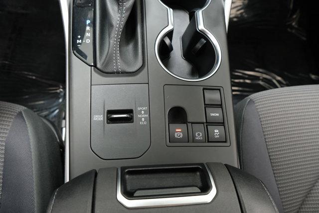 Photo of 2023 Wind Chill Pearl Toyota Highlander